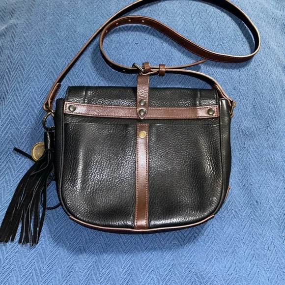 Will Leather Goods Women’s Black Seneca Crossbody Bag - Picture 3 of 6